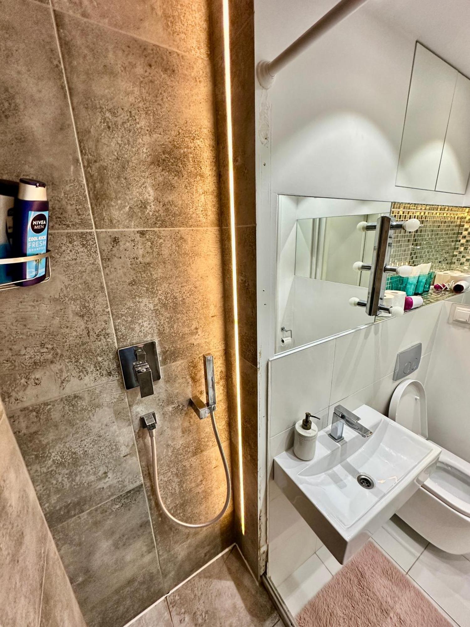 Palace 2 Wifi 600 Mbs 55'Tv Netflix Hbo 2Xmetro Appletv Warschau Buitenkant foto