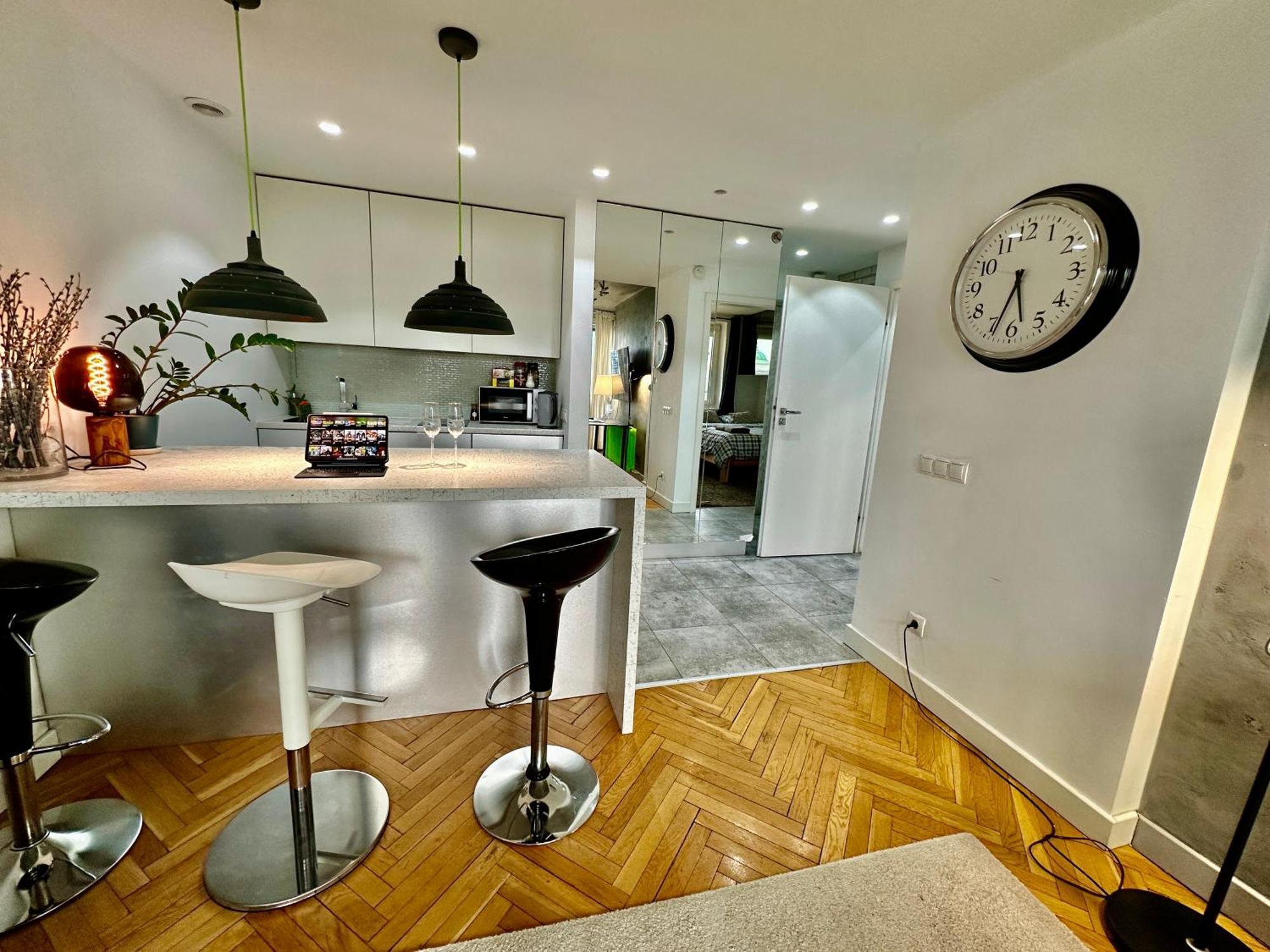 Palace 2 Wifi 600 Mbs 55'Tv Netflix Hbo 2Xmetro Appletv Warschau Buitenkant foto